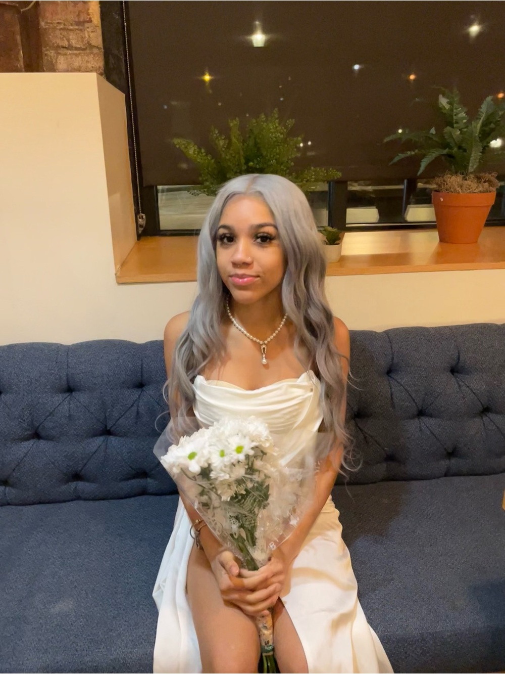 Silver-Gray Long Wavy Women’s – Elegant Natural-Look Style